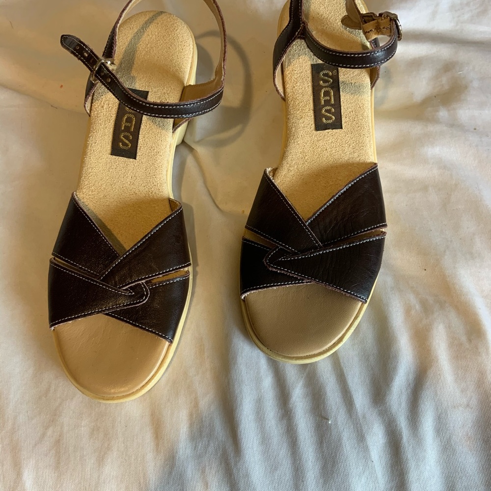 Sandals - Picture 9 of 9
